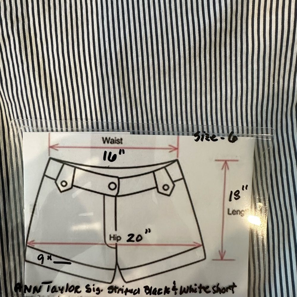Ann Taylor Women’s Striped Navy and White Shorts Size 6 - Picture 3 of 7